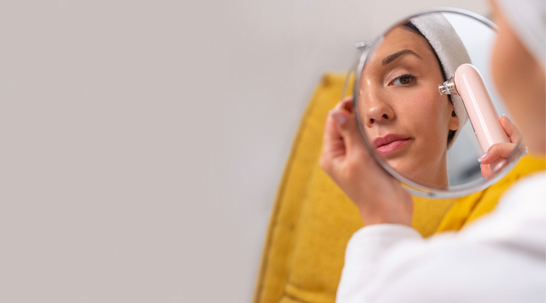 Facial Vacuum Cleanse: The Perks and Peculiarities of the Process